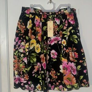 Floral midi skirt size large, NWT